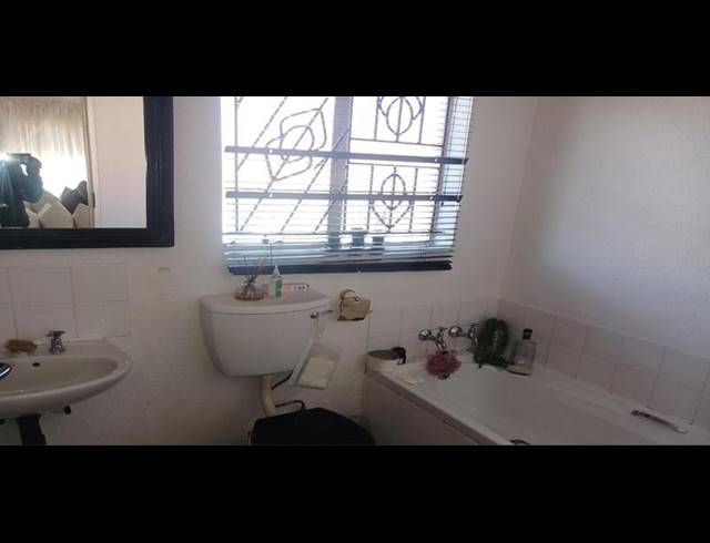 3 BEDROOM TOWNHOUSE FOR SALE IN MONDEOR